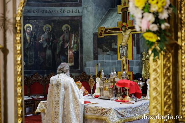 Doi ierarhi au slujit la Catedrala Mitropolitană din Iași în a cincea zi de pelerinaj