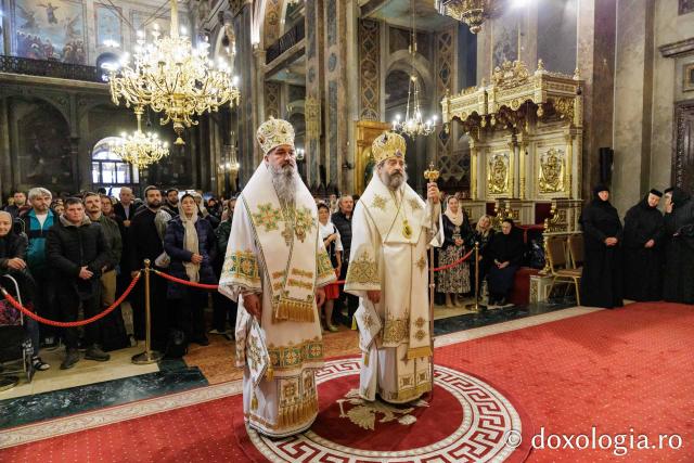 Doi ierarhi au slujit la Catedrala Mitropolitană din Iași în a cincea zi de pelerinaj