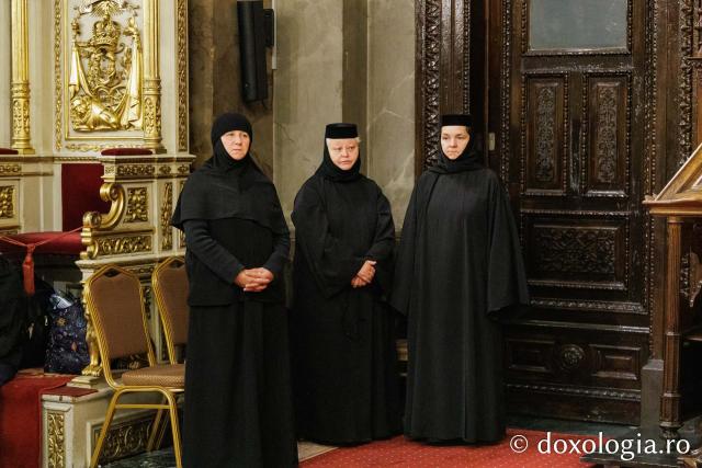 Doi ierarhi au slujit la Catedrala Mitropolitană din Iași în a cincea zi de pelerinaj
