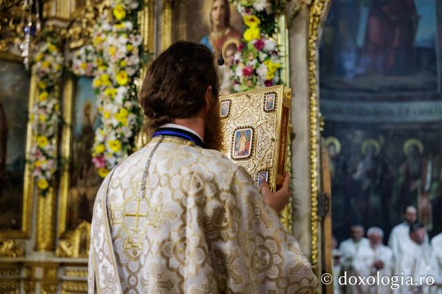 Doi ierarhi au slujit la Catedrala Mitropolitană din Iași în a cincea zi de pelerinaj
