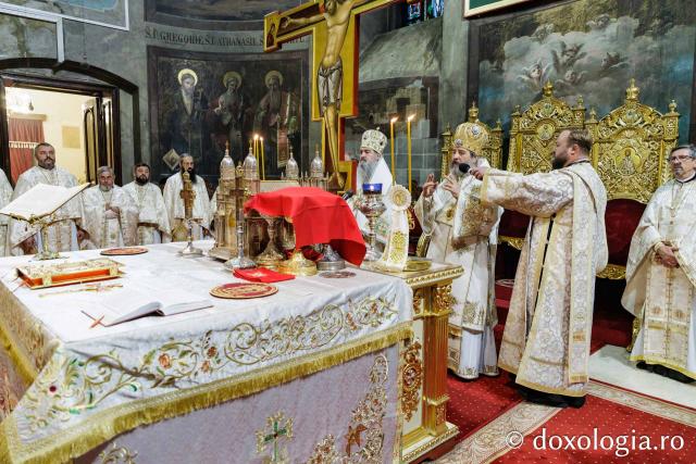 Doi ierarhi au slujit la Catedrala Mitropolitană din Iași în a cincea zi de pelerinaj