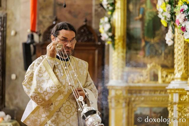 Doi ierarhi au slujit la Catedrala Mitropolitană din Iași în a cincea zi de pelerinaj
