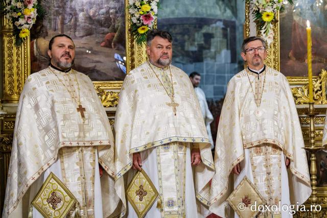 Doi ierarhi au slujit la Catedrala Mitropolitană din Iași în a cincea zi de pelerinaj