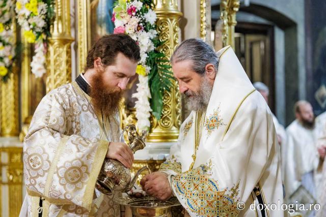 Doi ierarhi au slujit la Catedrala Mitropolitană din Iași în a cincea zi de pelerinaj