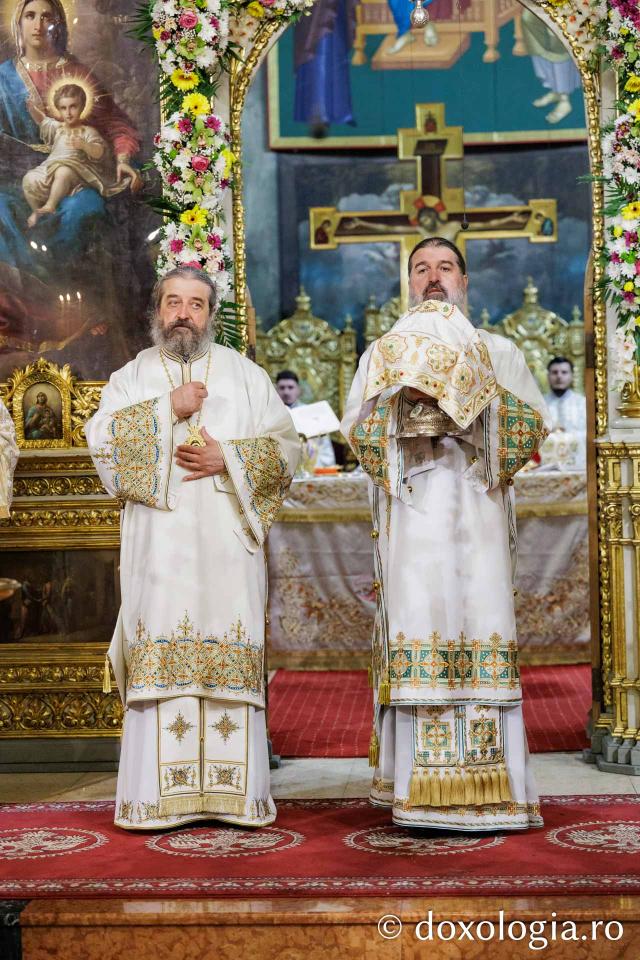 Doi ierarhi au slujit la Catedrala Mitropolitană din Iași în a cincea zi de pelerinaj