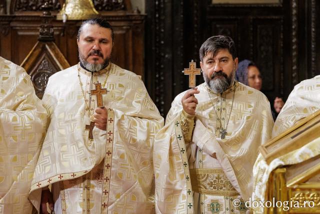 Doi ierarhi au slujit la Catedrala Mitropolitană din Iași în a cincea zi de pelerinaj