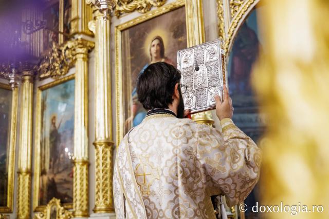 PS Nichifor a slujit Sfânta Liturghie la Catedrala Mitropolitană în a treia zi de pelerinaj