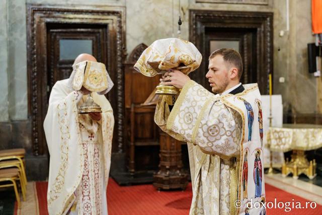 PS Nichifor a slujit Sfânta Liturghie la Catedrala Mitropolitană în a treia zi de pelerinaj