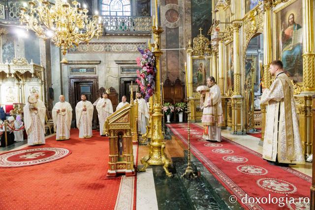 PS Nichifor a slujit Sfânta Liturghie la Catedrala Mitropolitană în a treia zi de pelerinaj
