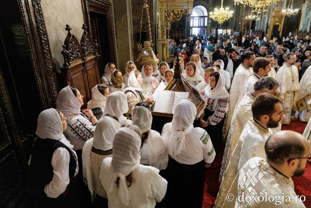 PS Teofil Trotușanul și pelerinii Sfintei Parascheva
