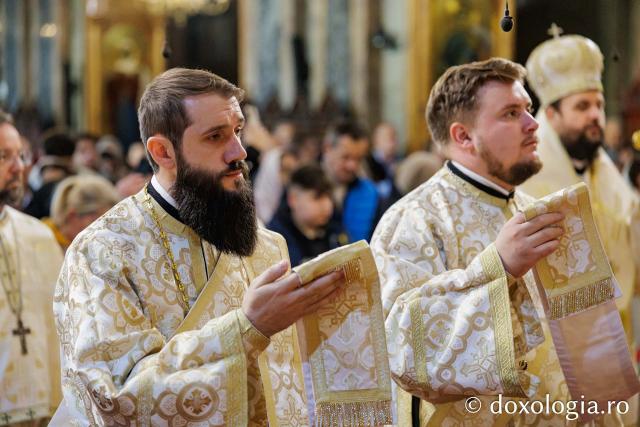 PS Teofil Trotușanul și pelerinii Sfintei Parascheva