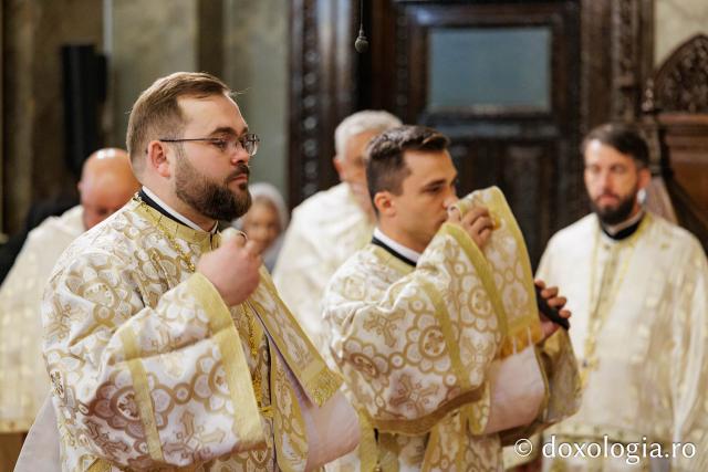 PS Teofil Trotușanul și pelerinii Sfintei Parascheva