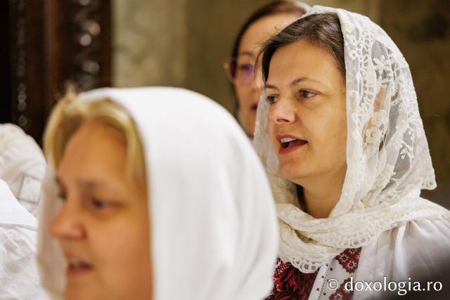 PS Teofil Trotușanul și pelerinii Sfintei Parascheva