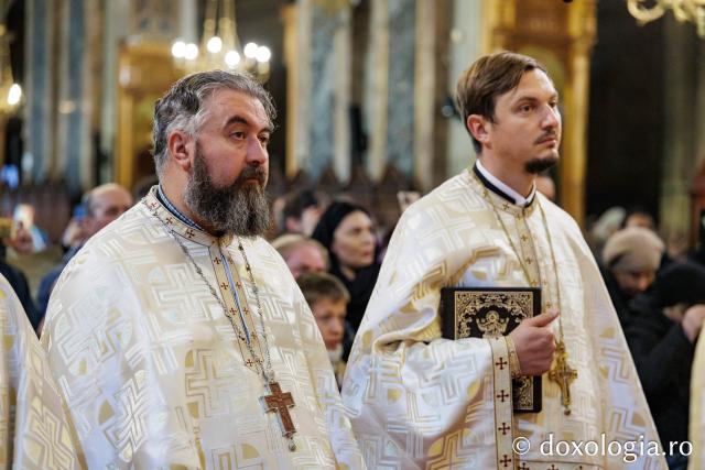PS Teofil Trotușanul și pelerinii Sfintei Parascheva