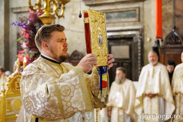 PS Teofil Trotușanul și pelerinii Sfintei Parascheva
