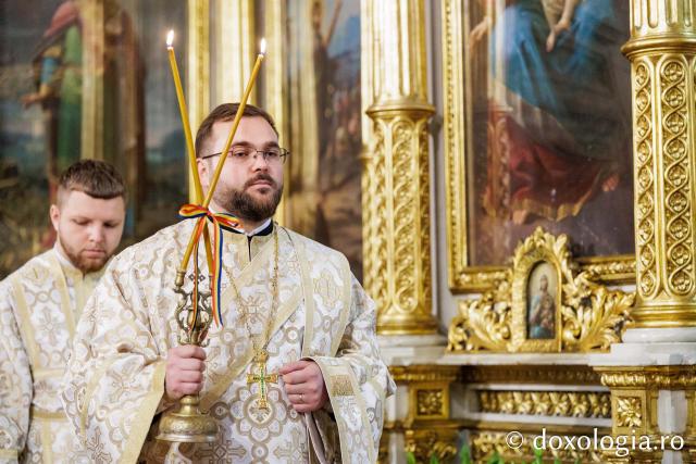 PS Teofil Trotușanul și pelerinii Sfintei Parascheva