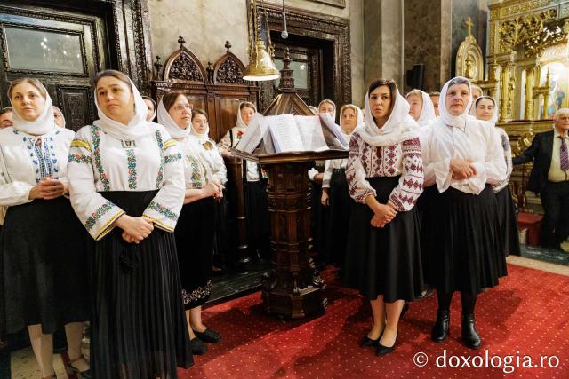 PS Teofil Trotușanul și pelerinii Sfintei Parascheva
