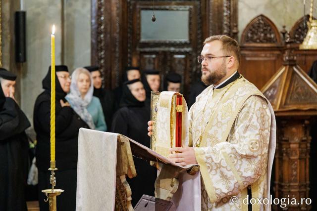 PS Teofil Trotușanul și pelerinii Sfintei Parascheva