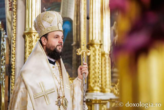 PS Teofil Trotușanul și pelerinii Sfintei Parascheva