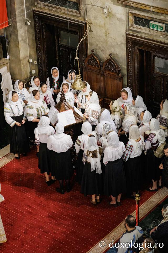 PS Teofil Trotușanul și pelerinii Sfintei Parascheva