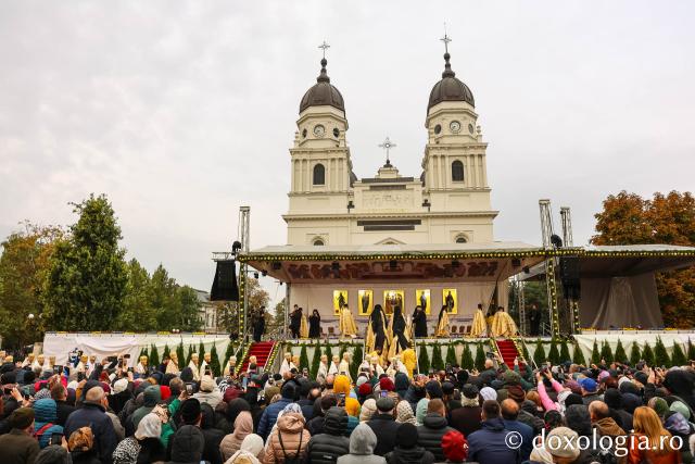 Sfânta Liturghie în cinstea Sfintei Parascheva și a Sfântului Cuvios Paisie de la Sihăstria, 2026