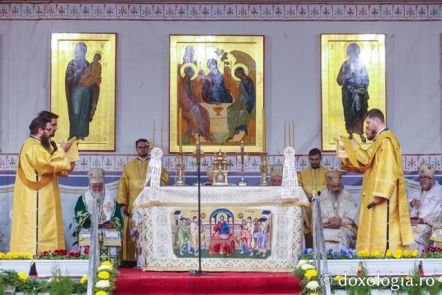 Sfânta Liturghie în cinstea Sfintei Parascheva și a Sfântului Cuvios Paisie de la Sihăstria, 2026