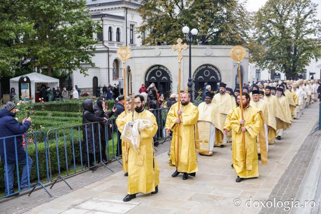 Sfânta Liturghie în cinstea Sfintei Parascheva și a Sfântului Cuvios Paisie de la Sihăstria, 2026