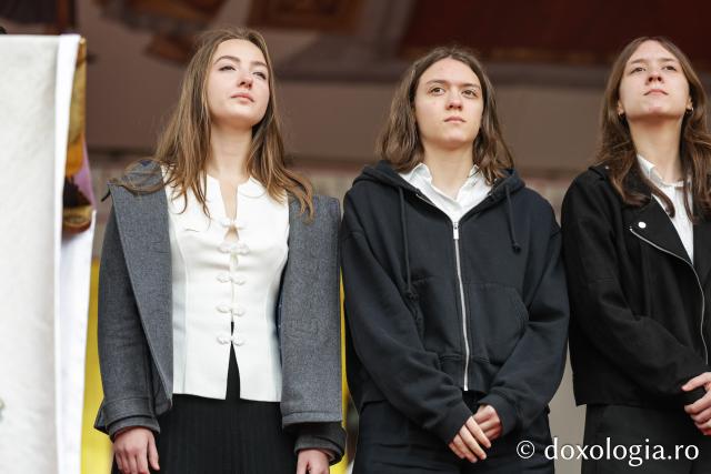 Bursieri ProVita au primit distincții de vrednicie din partea IPS Teofan