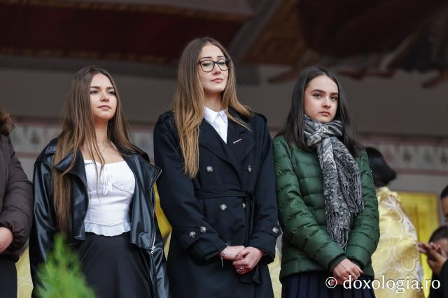 Bursieri ProVita au primit distincții de vrednicie din partea IPS Teofan