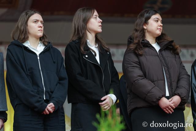 Bursieri ProVita au primit distincții de vrednicie din partea IPS Teofan