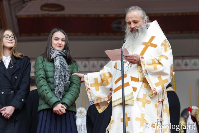 Bursieri ProVita au primit distincții de vrednicie din partea IPS Teofan
