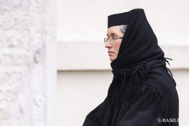 Pelerini pe Colina Bucuriei, la moaștele Sfântului Dimitrie cel Nou și ale Sfintei Elisabeta de la Pasărea