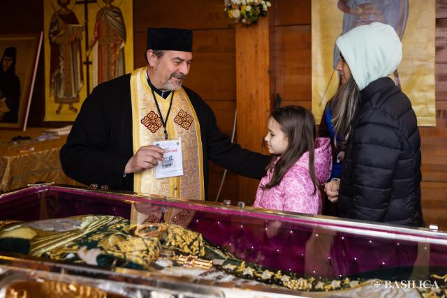 Pelerini pe Colina Bucuriei, la moaștele Sfântului Dimitrie cel Nou și ale Sfintei Elisabeta de la Pasărea