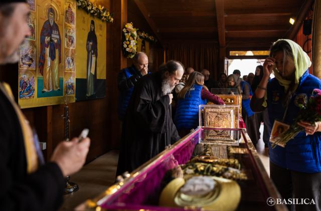 Pelerini pe Colina Bucuriei, la moaștele Sfântului Dimitrie cel Nou și ale Sfintei Elisabeta de la Pasărea
