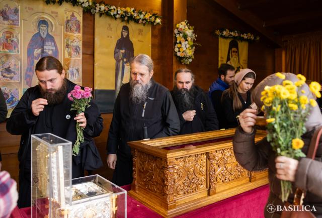 Pelerini pe Colina Bucuriei, la moaștele Sfântului Dimitrie cel Nou și ale Sfintei Elisabeta de la Pasărea