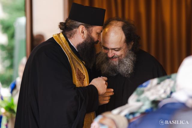 Pelerini pe Colina Bucuriei, la moaștele Sfântului Dimitrie cel Nou și ale Sfintei Elisabeta de la Pasărea