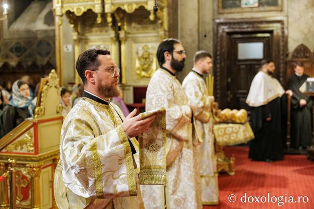 PS Nichifor a slujit Sfânta Liturghie la Catedrala Mitropolitană în a treia zi de pelerinaj