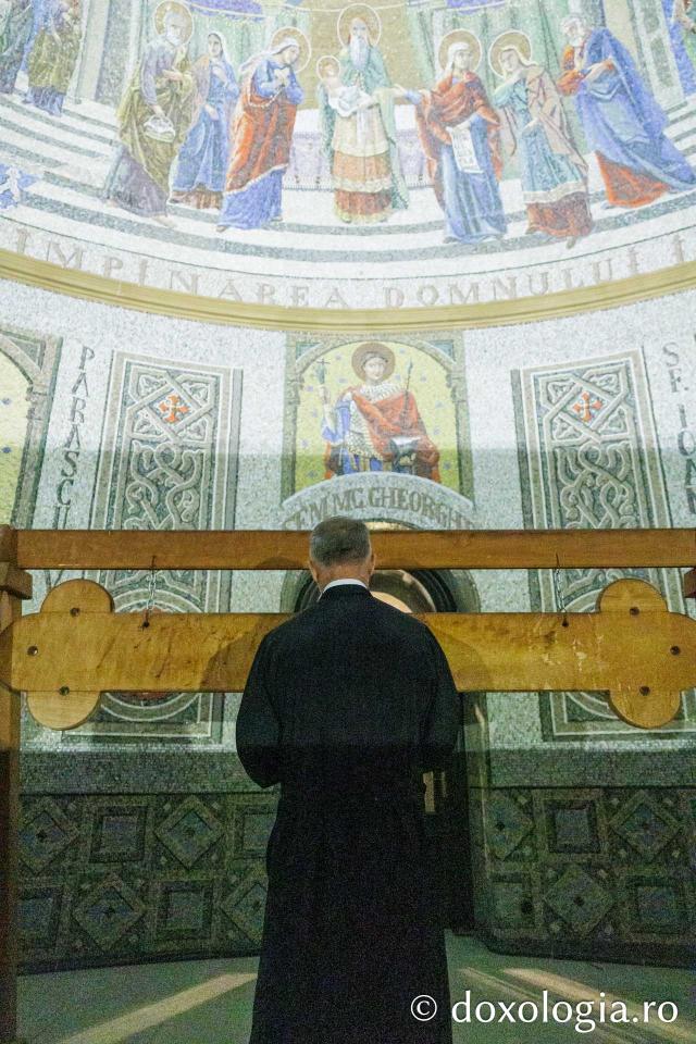Slujba de priveghere în cinstea Cuvioasei Parascheva la Catedrala Mitropolitană din Iași