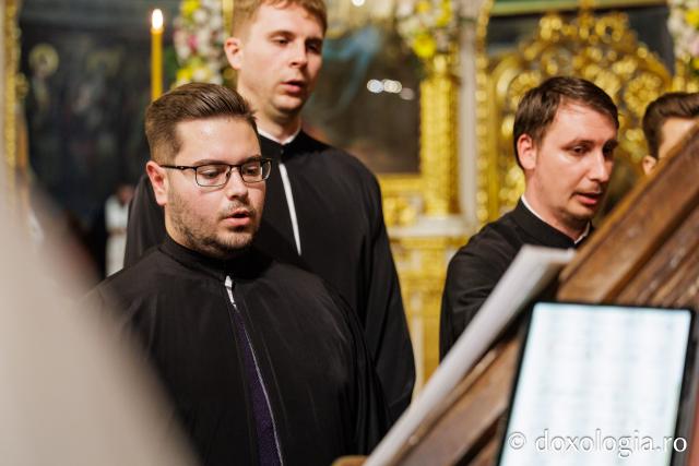 Slujba de priveghere în cinstea Cuvioasei Parascheva la Catedrala Mitropolitană din Iași