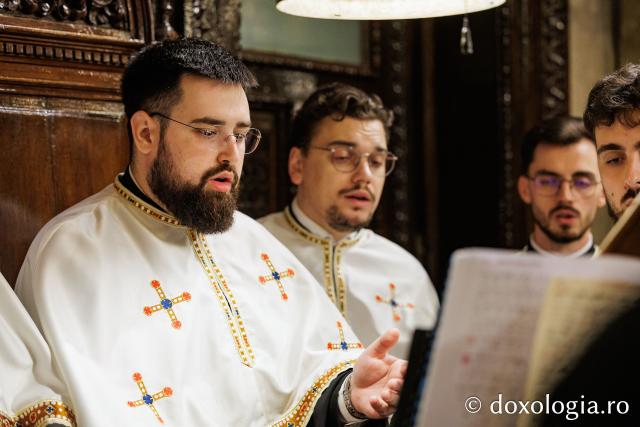 Slujba de priveghere în cinstea Cuvioasei Parascheva la Catedrala Mitropolitană din Iași