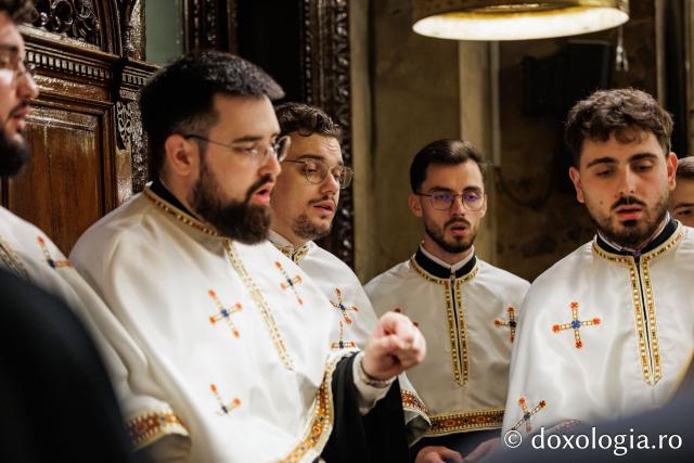 Slujba de priveghere în cinstea Cuvioasei Parascheva la Catedrala Mitropolitană din Iași