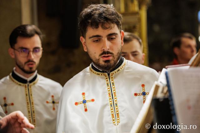 Slujba de priveghere în cinstea Cuvioasei Parascheva la Catedrala Mitropolitană din Iași