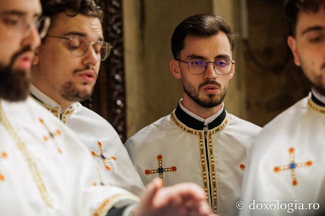 Slujba de priveghere în cinstea Cuvioasei Parascheva la Catedrala Mitropolitană din Iași