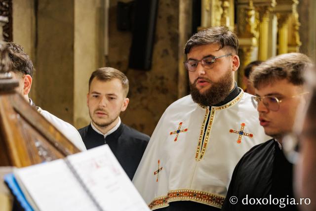 Slujba de priveghere în cinstea Cuvioasei Parascheva la Catedrala Mitropolitană din Iași