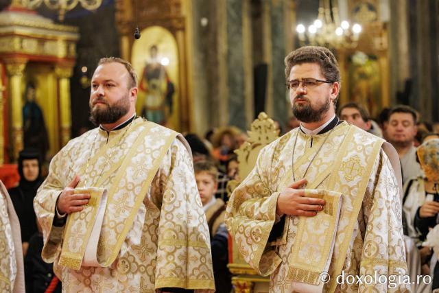 Slujba de priveghere în cinstea Cuvioasei Parascheva la Catedrala Mitropolitană din Iași