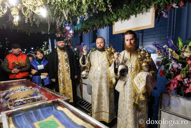 Slujba de priveghere în cinstea Cuvioasei Parascheva la Catedrala Mitropolitană din Iași