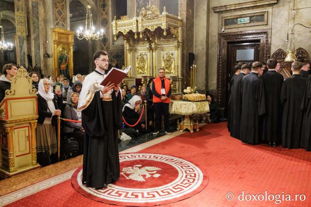 Slujba de priveghere în cinstea Cuvioasei Parascheva la Catedrala Mitropolitană din Iași