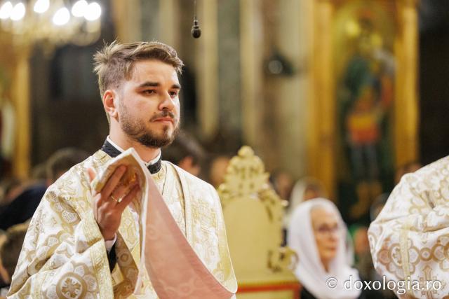 Slujba de priveghere în cinstea Cuvioasei Parascheva la Catedrala Mitropolitană din Iași