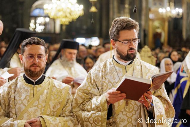 Slujba de priveghere în cinstea Cuvioasei Parascheva la Catedrala Mitropolitană din Iași