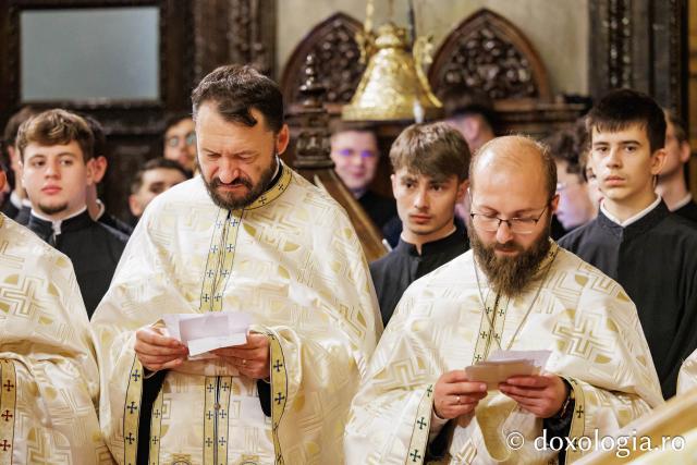 Slujba de priveghere în cinstea Cuvioasei Parascheva la Catedrala Mitropolitană din Iași